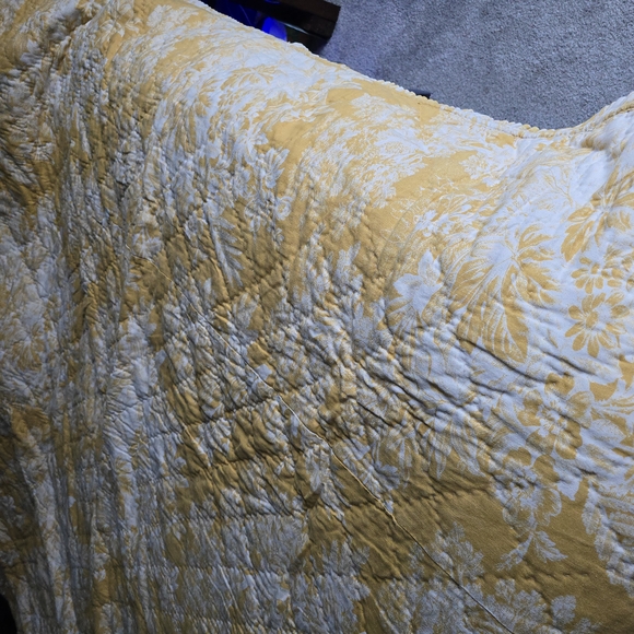 Pottery Barn Queen Quilt - Picture 5 of 6